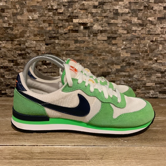 nike internationalist green womens